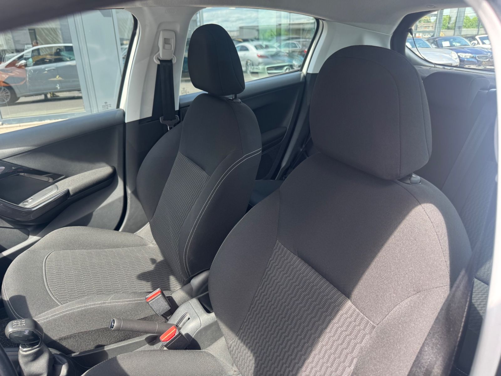 Fahrzeugabbildung Peugeot 208 1.6 STYLE BLUEHDI*5.TÜRIG*KLIMA*2.HD*EURO.6*