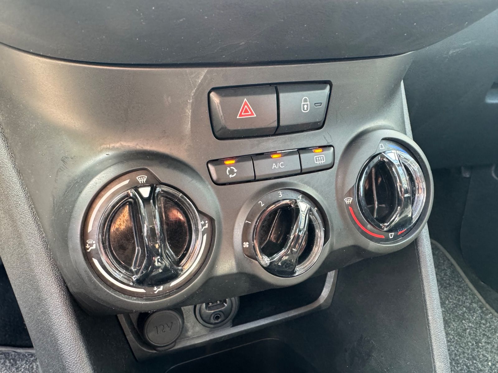 Fahrzeugabbildung Peugeot 208 1.6 STYLE BLUEHDI*5.TÜRIG*KLIMA*2.HD*EURO.6*