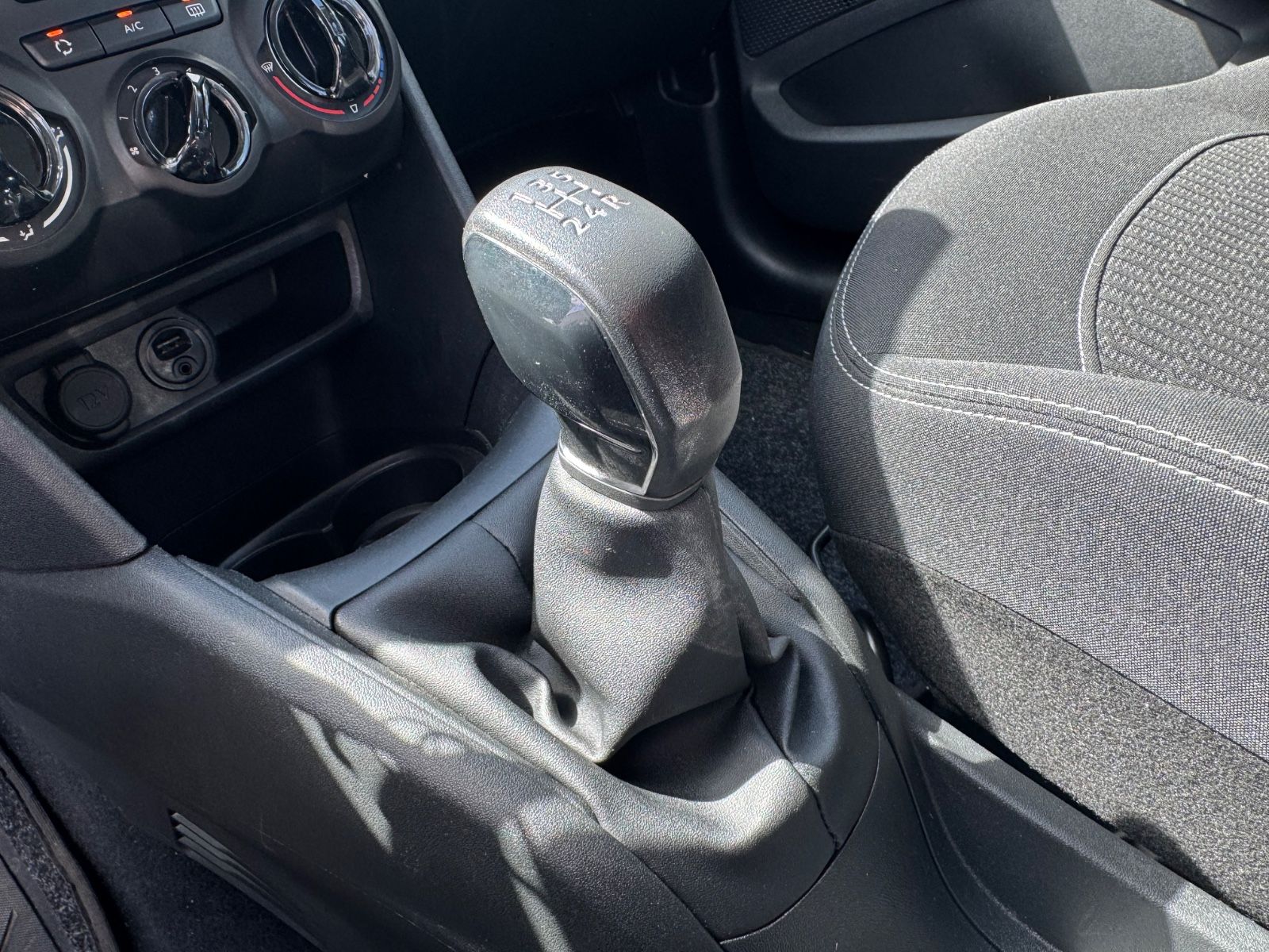 Fahrzeugabbildung Peugeot 208 1.6 STYLE BLUEHDI*5.TÜRIG*KLIMA*2.HD*EURO.6*