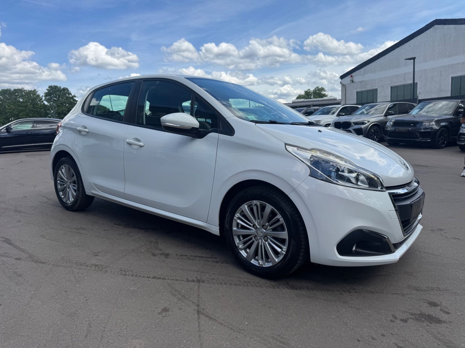 Fahrzeugabbildung Peugeot 208 1.6 STYLE BLUEHDI*5.TÜRIG*KLIMA*2.HD*EURO.6*