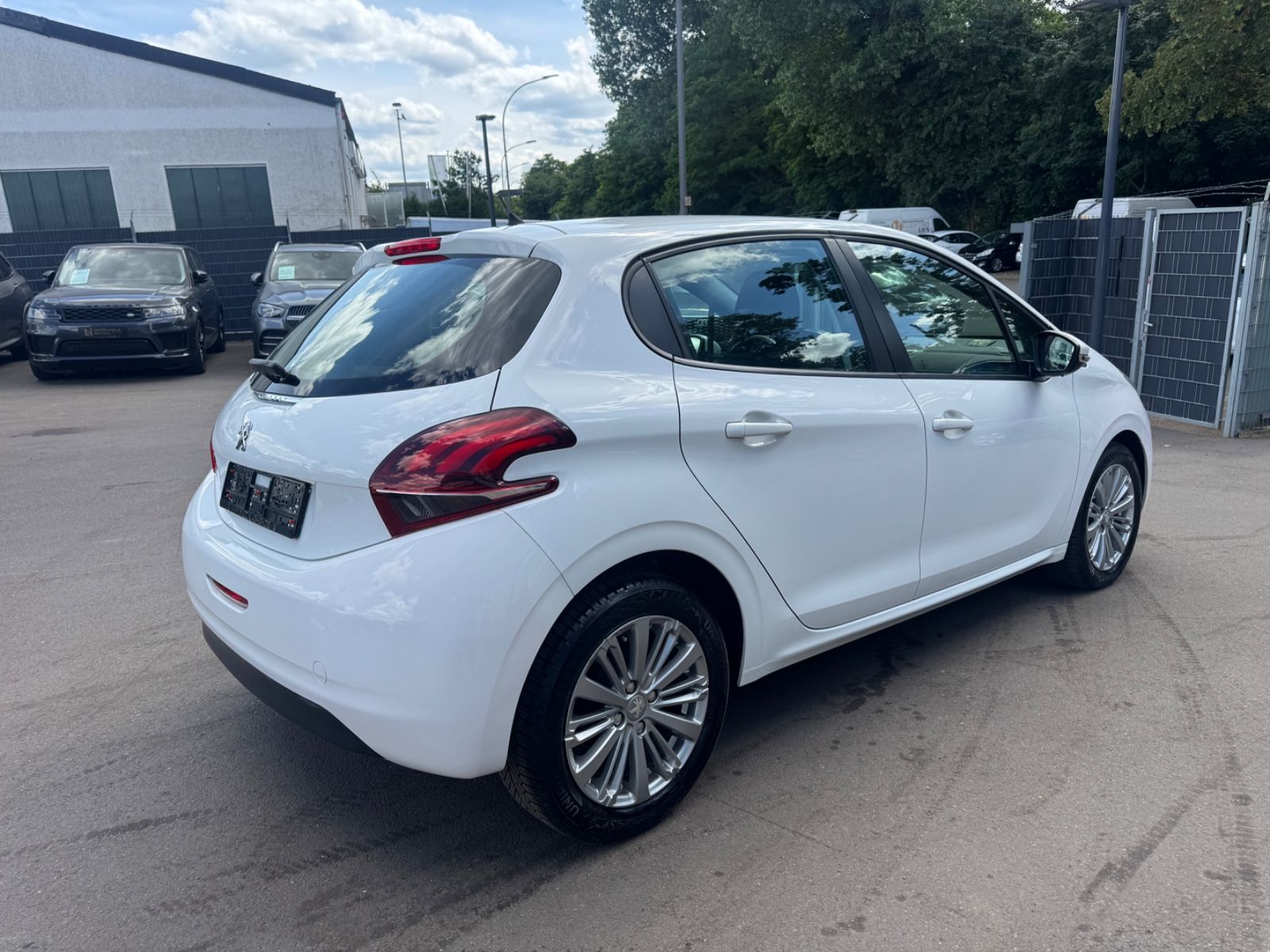 Fahrzeugabbildung Peugeot 208 1.6 STYLE BLUEHDI*5.TÜRIG*KLIMA*2.HD*EURO.6*