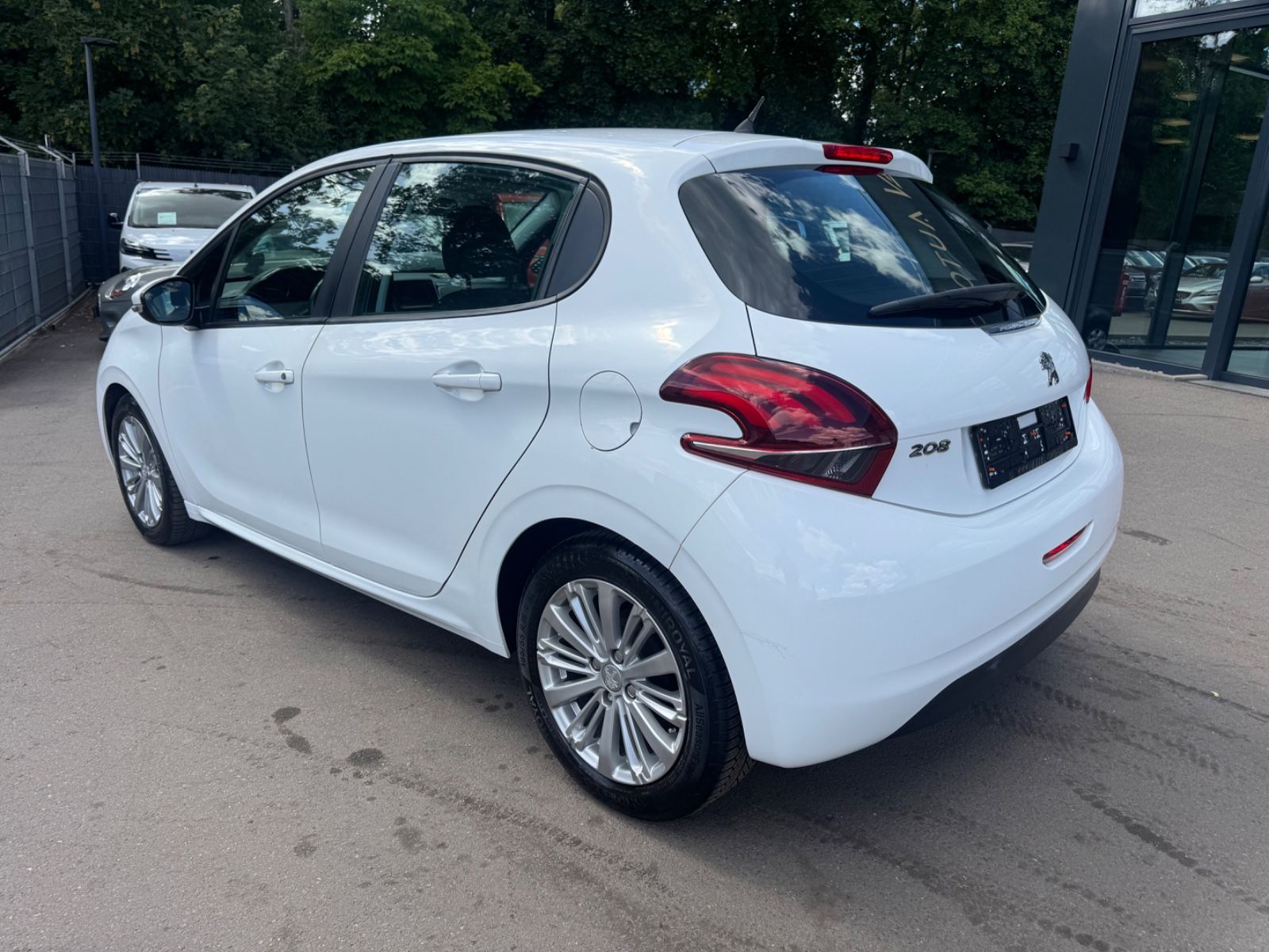 Fahrzeugabbildung Peugeot 208 1.6 STYLE BLUEHDI*5.TÜRIG*KLIMA*2.HD*EURO.6*