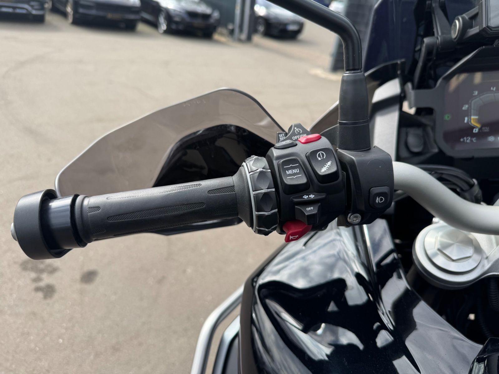Fahrzeugabbildung BMW F 850 GS Adventure Triple Black *NAVI*LED*TOP*