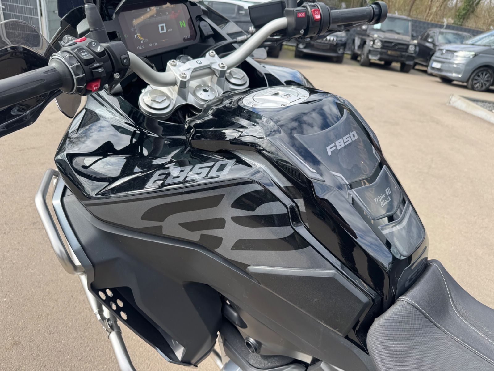 Fahrzeugabbildung BMW F 850 GS Adventure Triple Black *NAVI*LED*TOP*