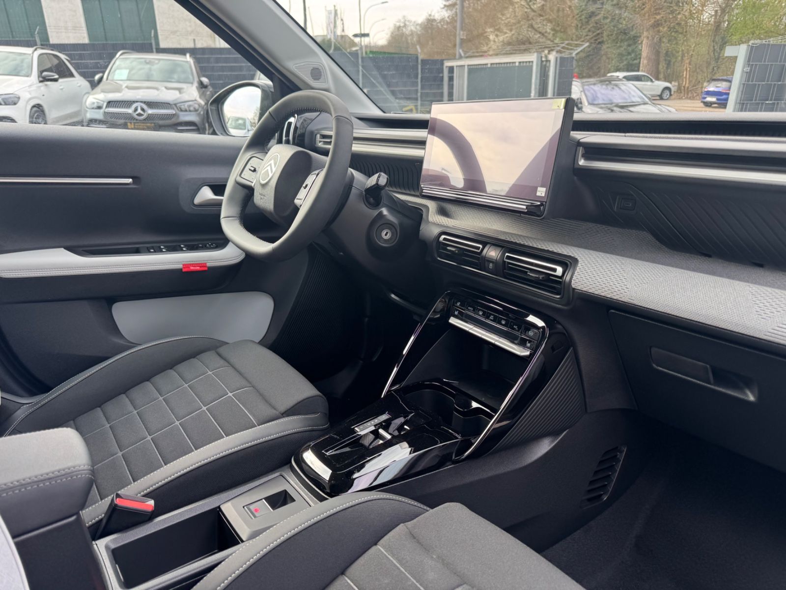 Fahrzeugabbildung Citroën C3 ë 113 MAX*LED*NAVI*HEAD-UP*R-KAMERA*GARANTIE*