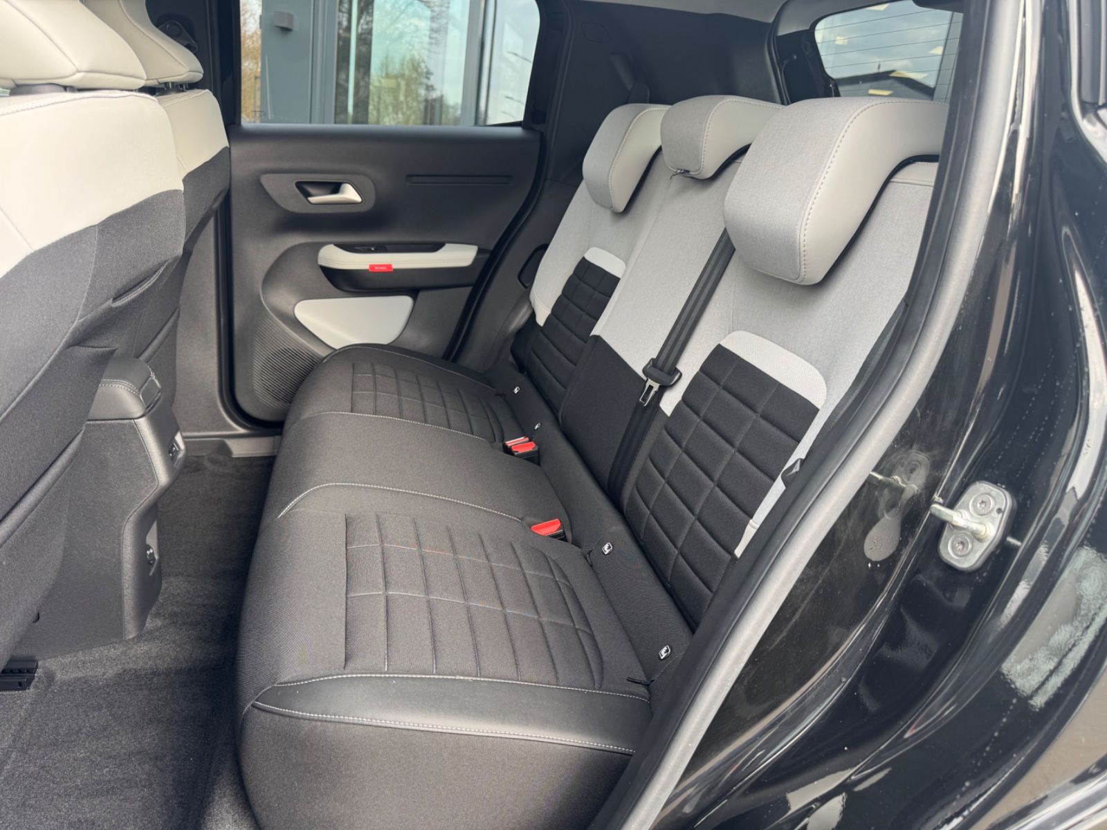 Fahrzeugabbildung Citroën C3 ë 113 MAX*LED*NAVI*HEAD-UP*R-KAMERA*GARANTIE*