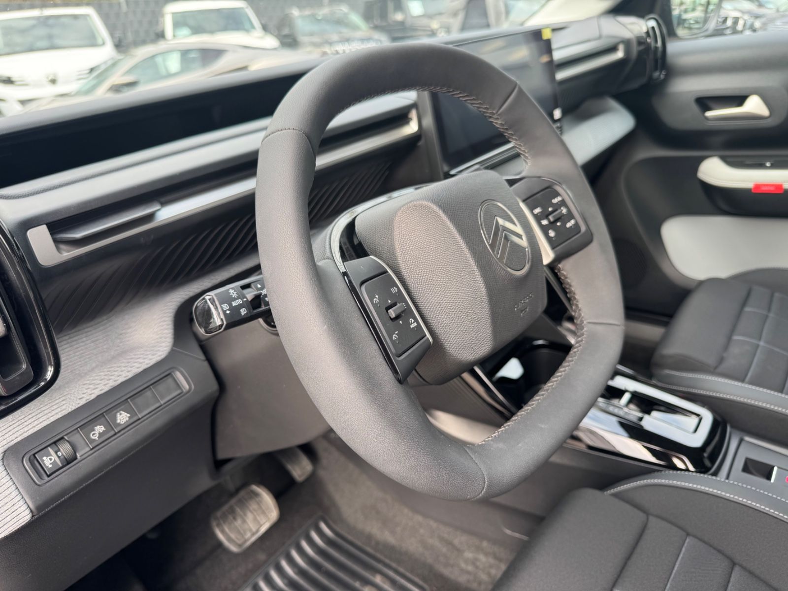 Fahrzeugabbildung Citroën C3 ë 113 MAX*LED*NAVI*HEAD-UP*R-KAMERA*GARANTIE*