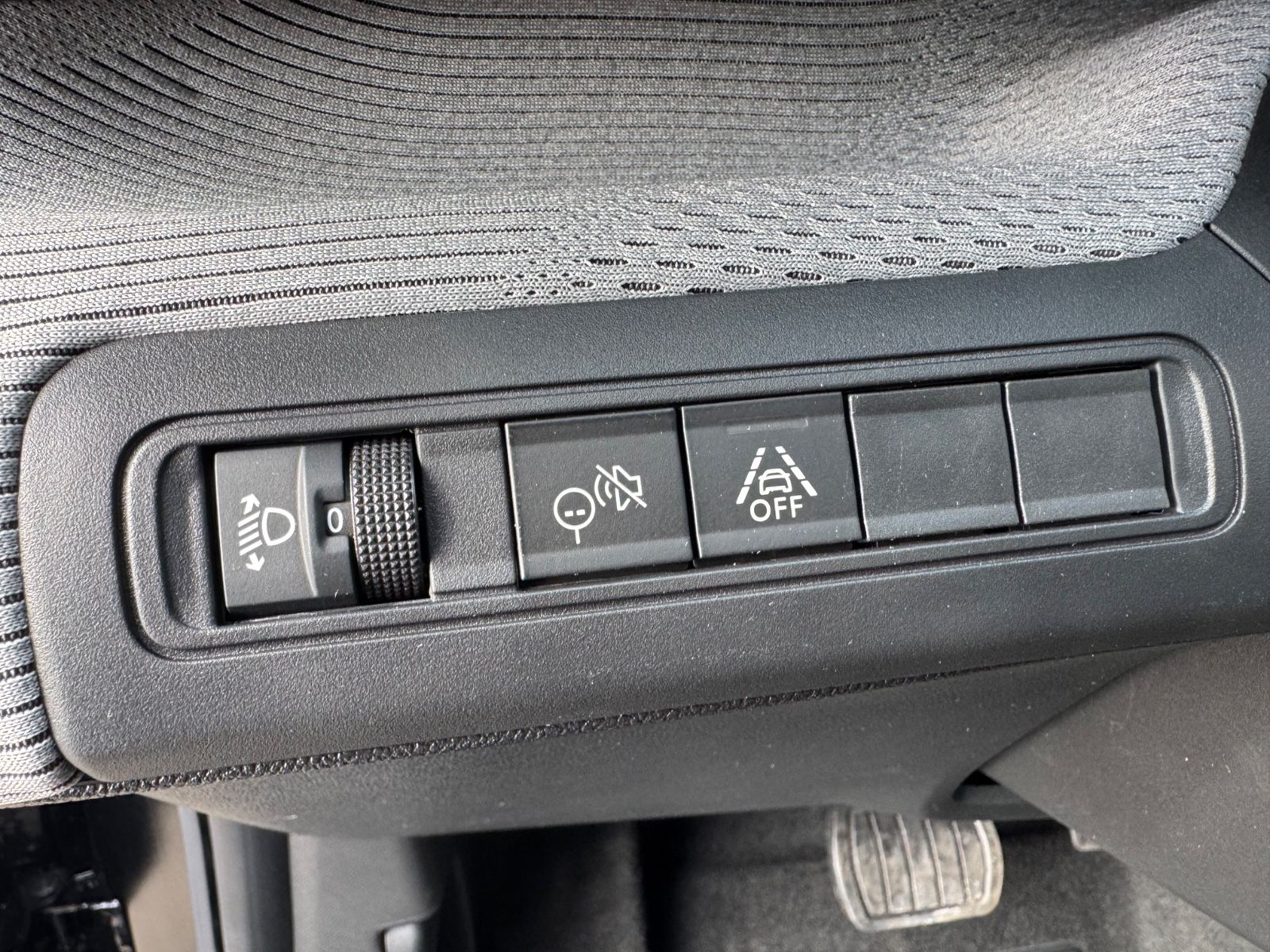 Fahrzeugabbildung Citroën C3 ë 113 MAX*LED*NAVI*HEAD-UP*R-KAMERA*GARANTIE*