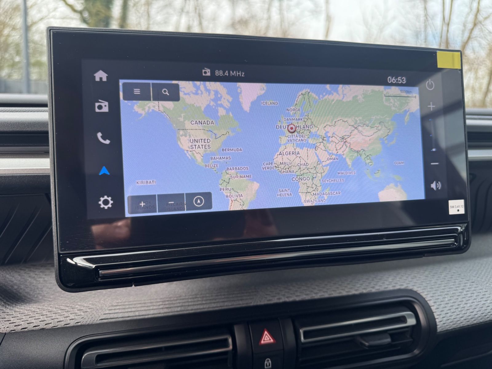 Fahrzeugabbildung Citroën C3 ë 113 MAX*LED*NAVI*HEAD-UP*R-KAMERA*GARANTIE*