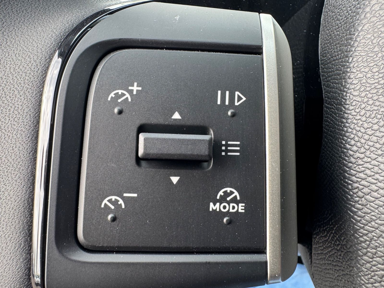 Fahrzeugabbildung Citroën C3 ë 113 MAX*LED*NAVI*HEAD-UP*R-KAMERA*GARANTIE*