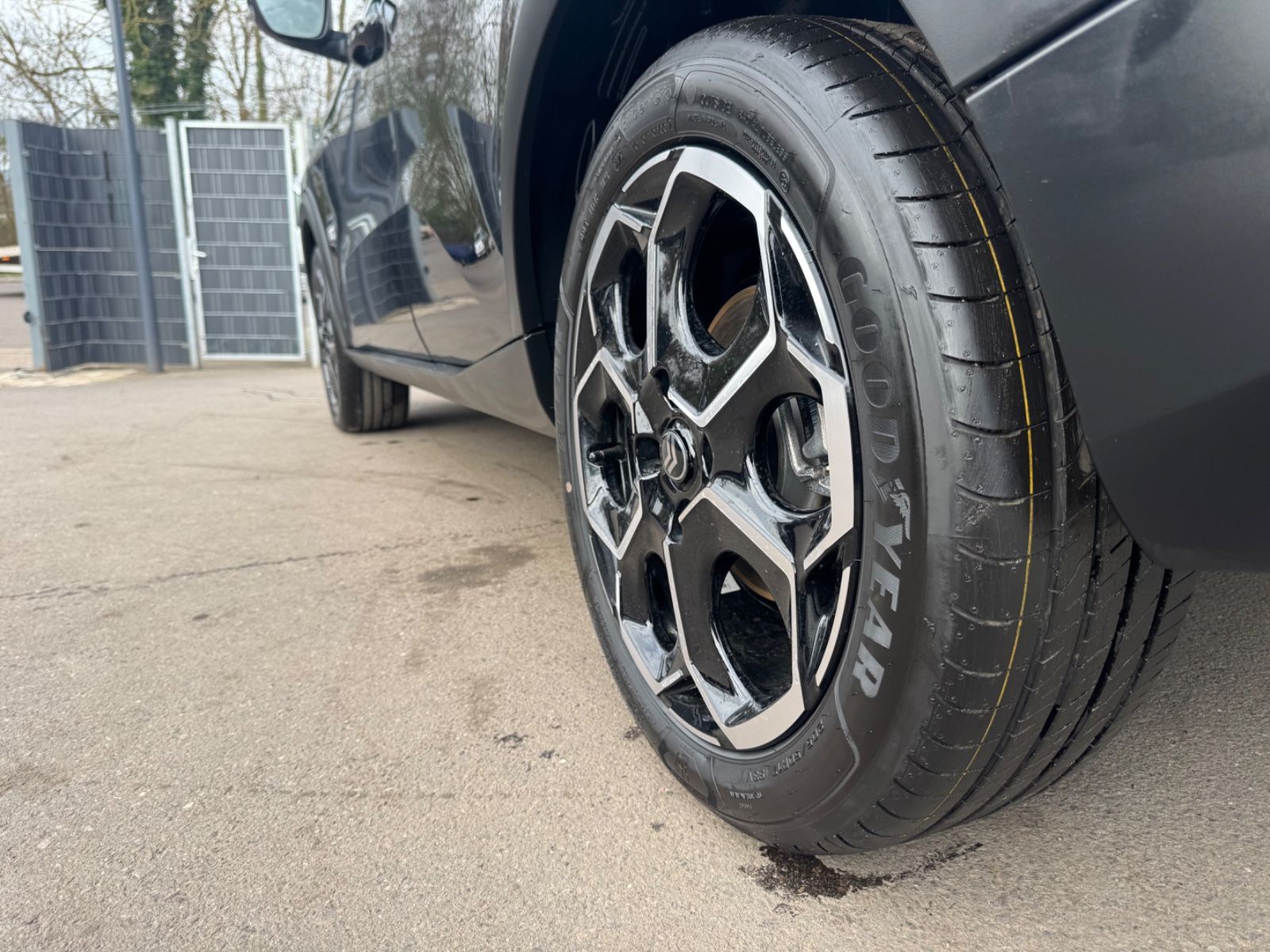 Fahrzeugabbildung Citroën C3 ë 113 MAX*LED*NAVI*HEAD-UP*R-KAMERA*GARANTIE*