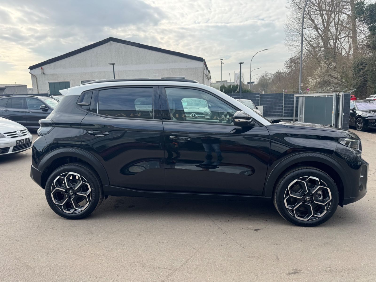 Fahrzeugabbildung Citroën C3 ë 113 MAX*LED*NAVI*HEAD-UP*R-KAMERA*GARANTIE*