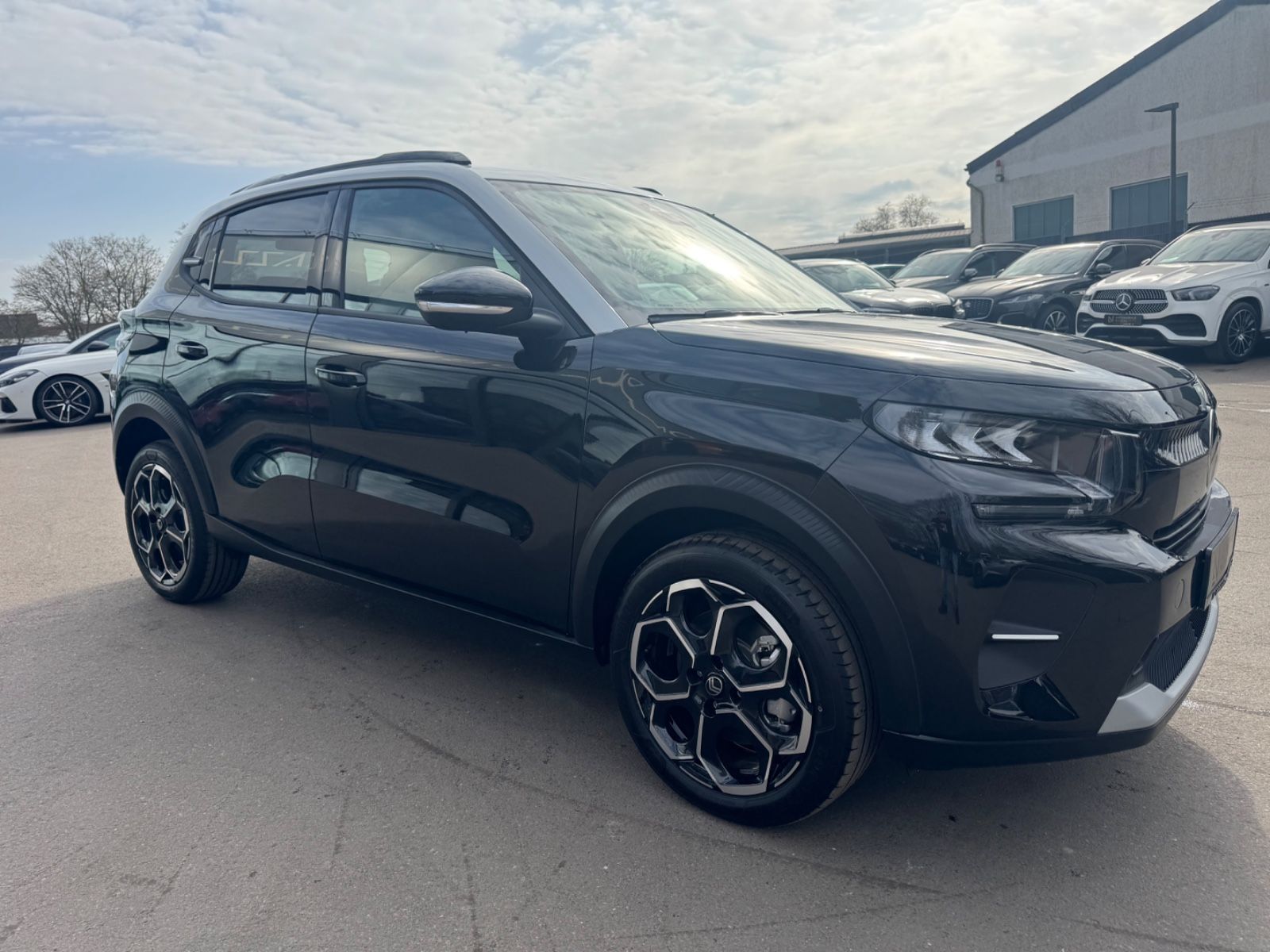 Fahrzeugabbildung Citroën C3 ë 113 MAX*LED*NAVI*HEAD-UP*R-KAMERA*GARANTIE*