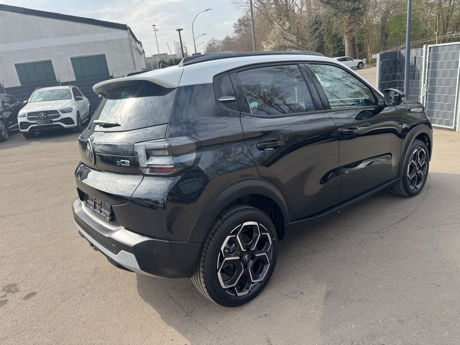 Fahrzeugabbildung Citroën C3 ë 113 MAX*LED*NAVI*HEAD-UP*R-KAMERA*GARANTIE*