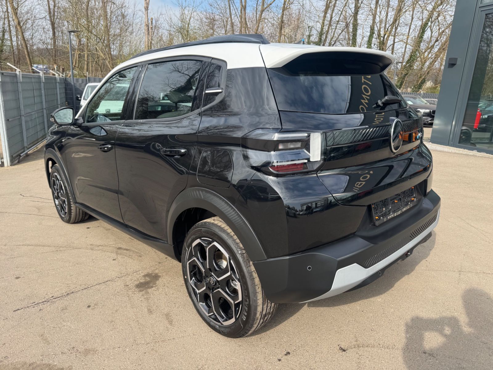 Fahrzeugabbildung Citroën C3 ë 113 MAX*LED*NAVI*HEAD-UP*R-KAMERA*GARANTIE*