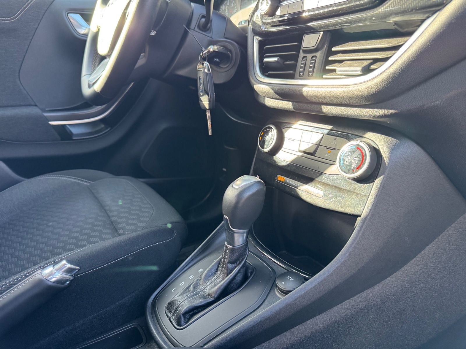 Fahrzeugabbildung Ford PUMA TITANIUM *AUT*NAVI*LED*KAMERA*TOP*