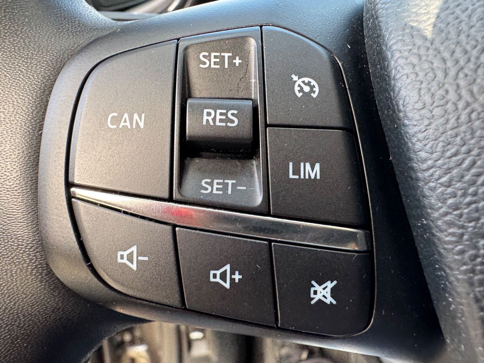 Fahrzeugabbildung Ford PUMA TITANIUM *AUT*NAVI*LED*KAMERA*TOP*
