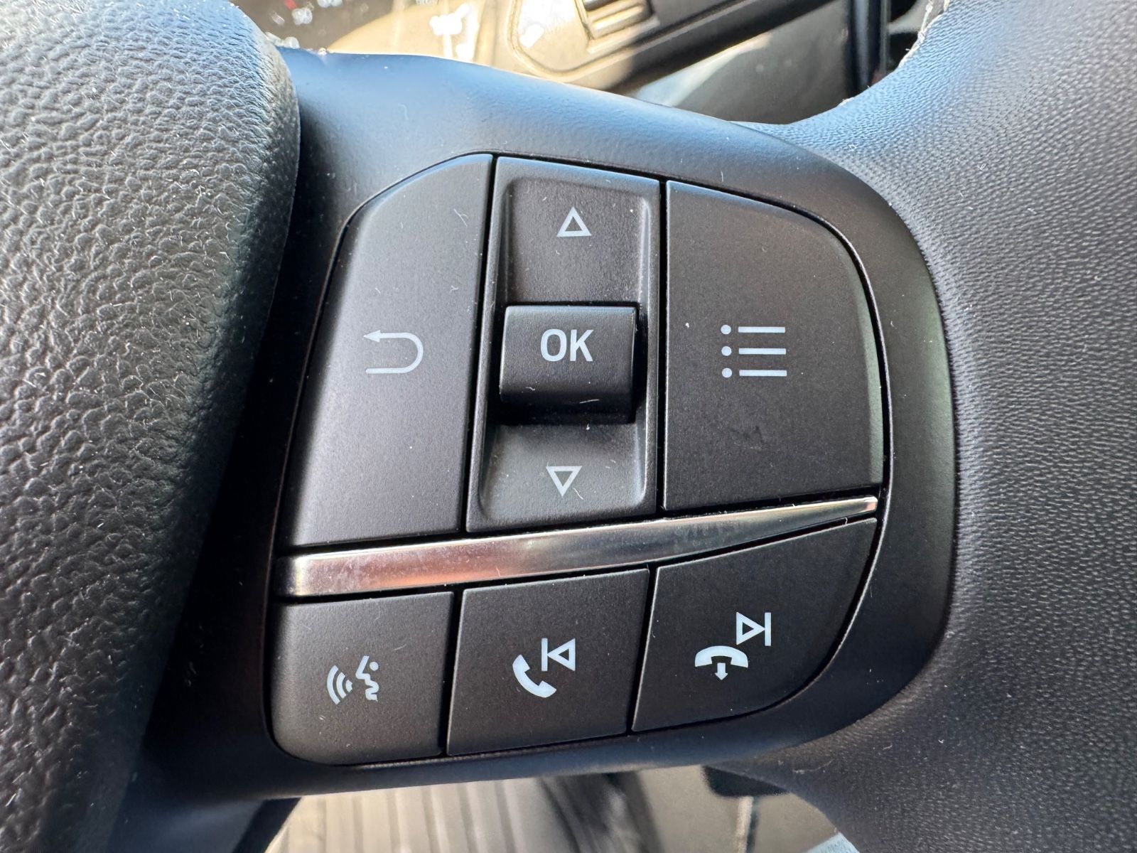 Fahrzeugabbildung Ford PUMA TITANIUM *AUT*NAVI*LED*KAMERA*TOP*
