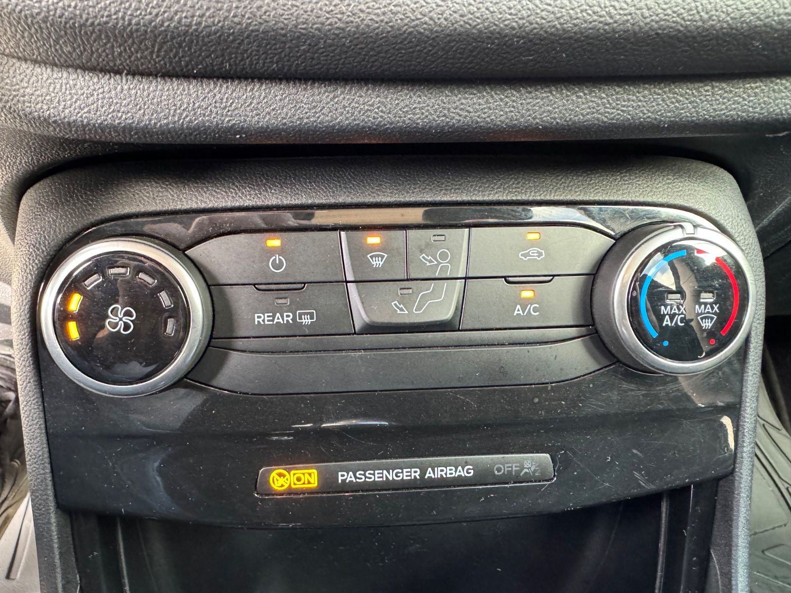 Fahrzeugabbildung Ford PUMA TITANIUM *AUT*NAVI*LED*KAMERA*TOP*