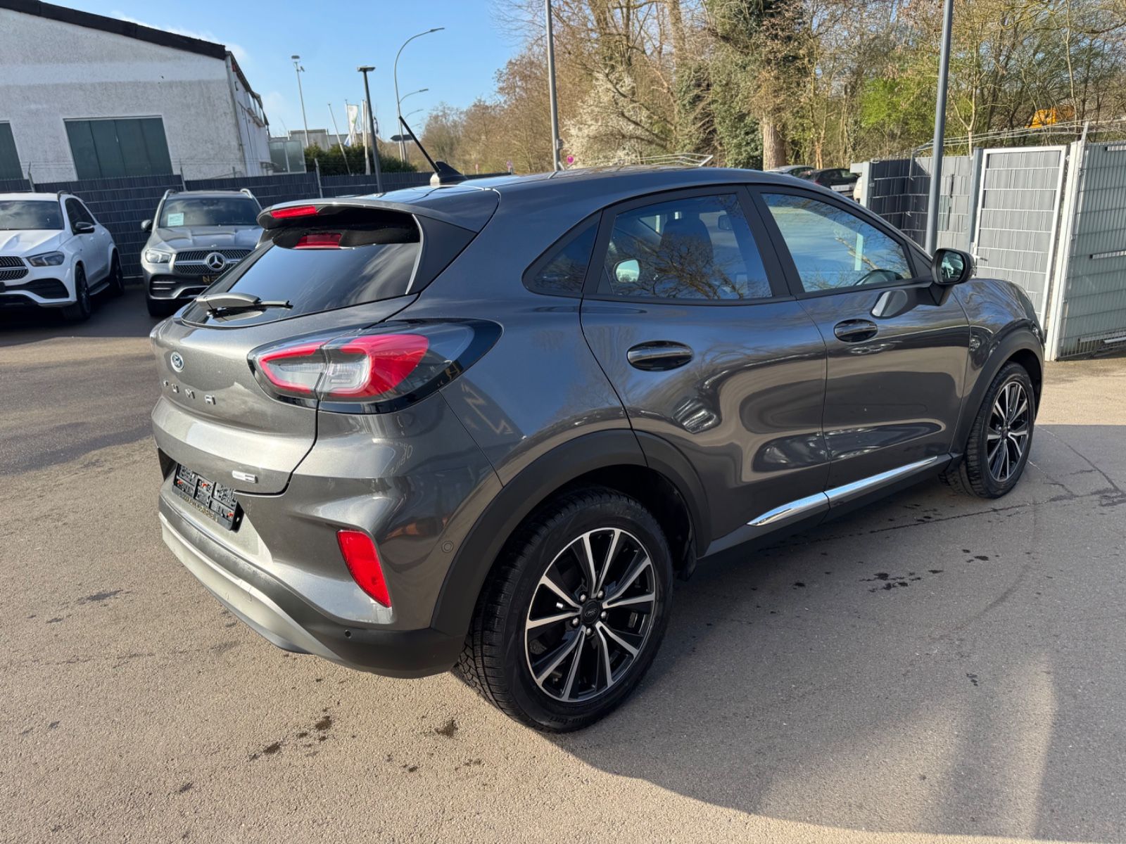 Fahrzeugabbildung Ford PUMA TITANIUM *AUT*NAVI*LED*KAMERA*TOP*