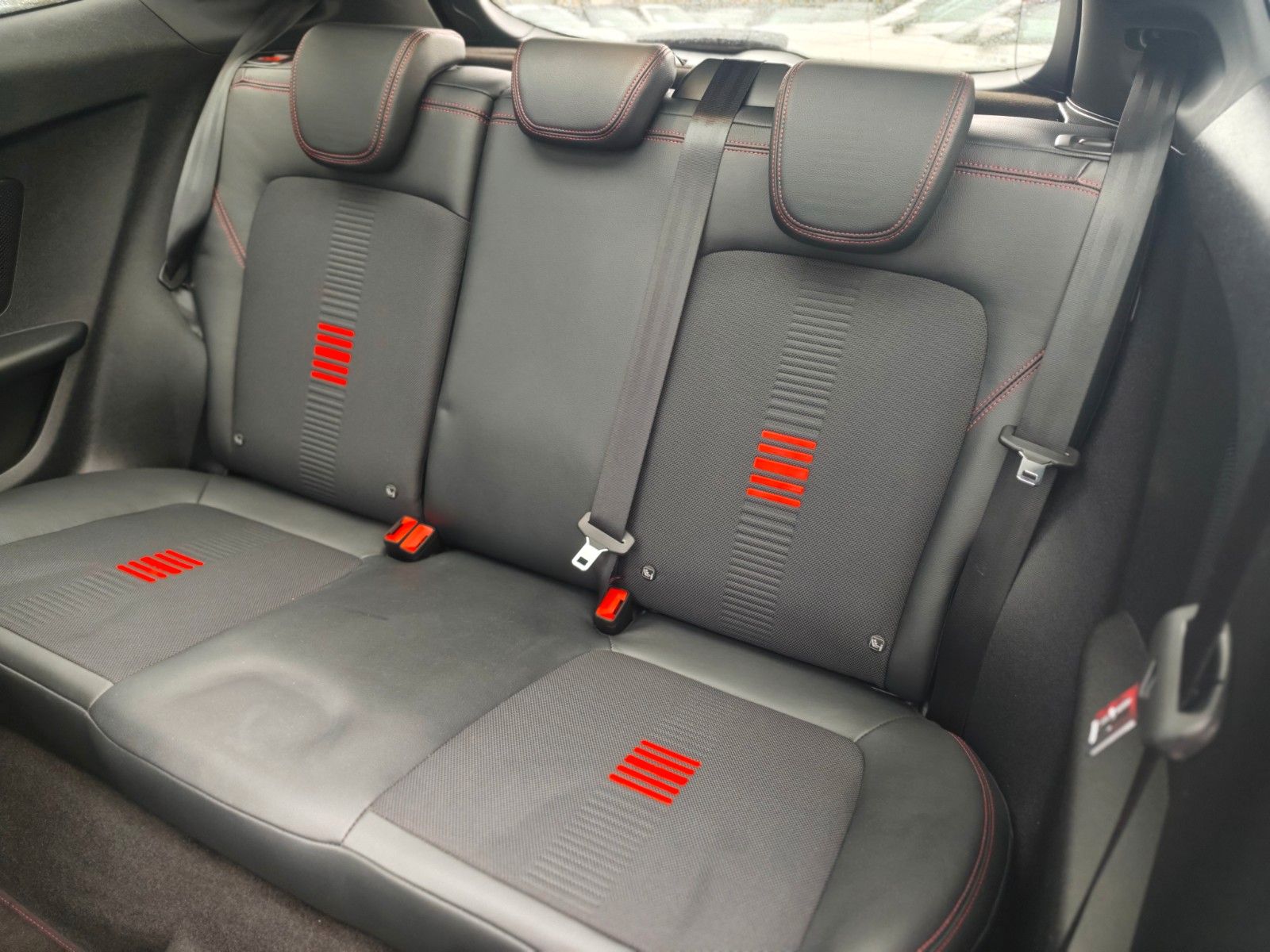 Fahrzeugabbildung Ford Fiesta ST-LINE*NAVI*PANORAMA*SHZ*1.HAND*TOP*