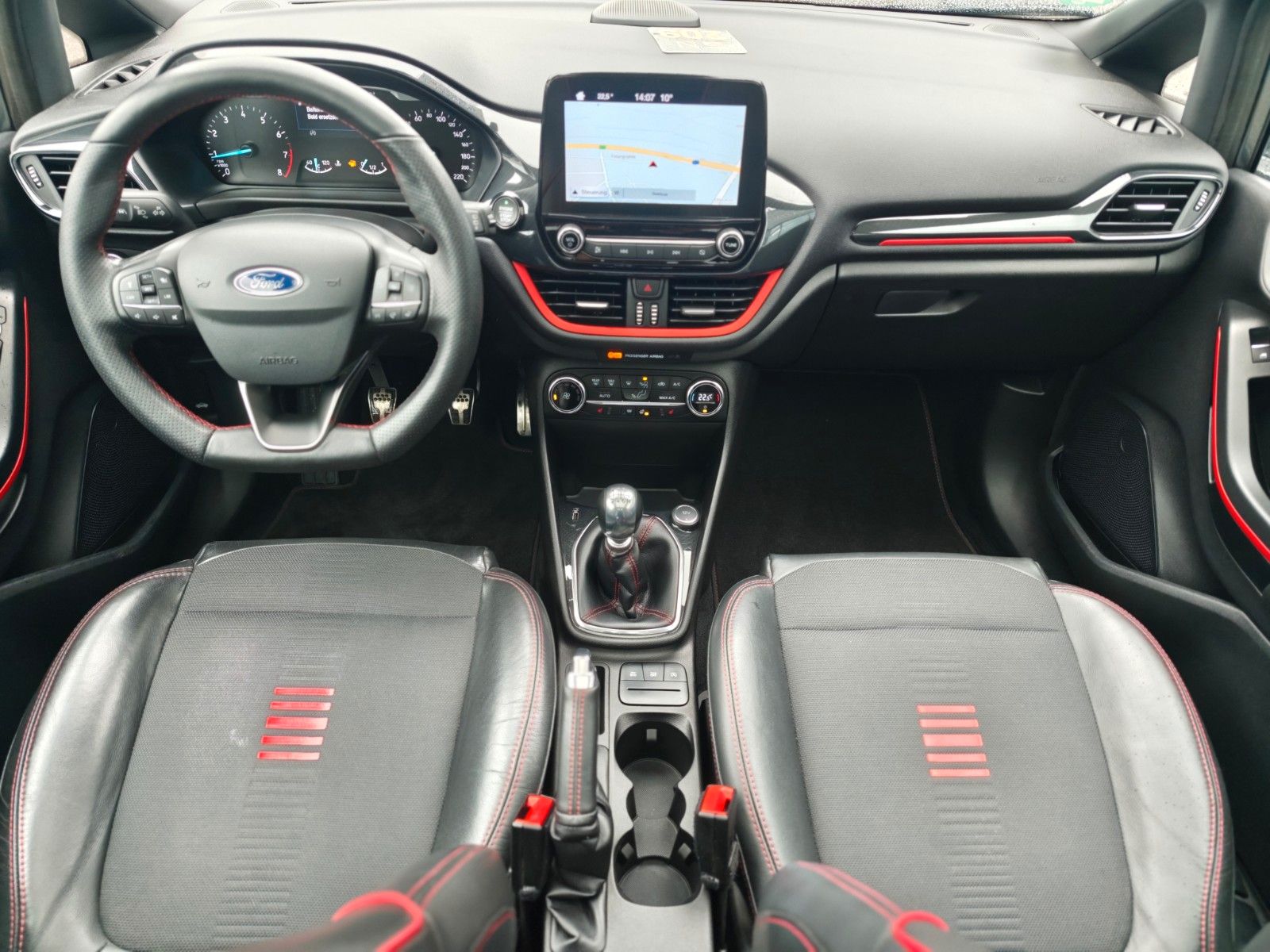 Fahrzeugabbildung Ford Fiesta ST-LINE*NAVI*PANORAMA*SHZ*1.HAND*TOP*