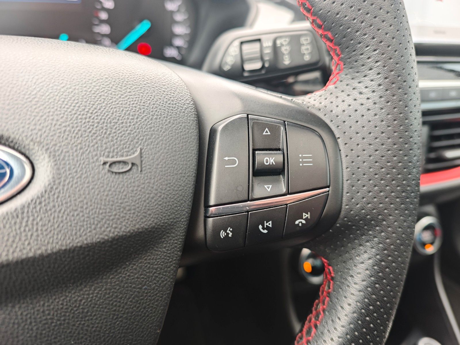 Fahrzeugabbildung Ford Fiesta ST-LINE*NAVI*PANORAMA*SHZ*1.HAND*TOP*