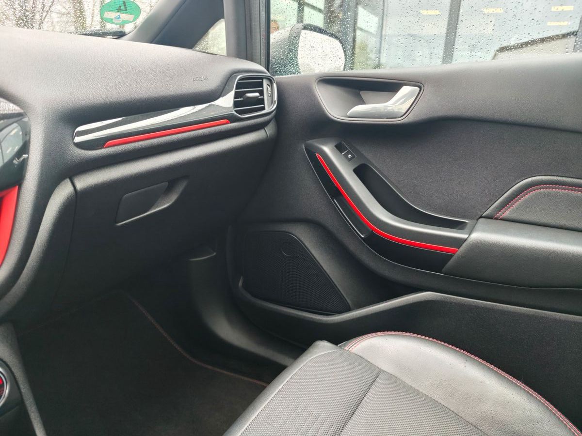 Fahrzeugabbildung Ford Fiesta ST-LINE*NAVI*PANORAMA*SHZ*1.HAND*TOP*