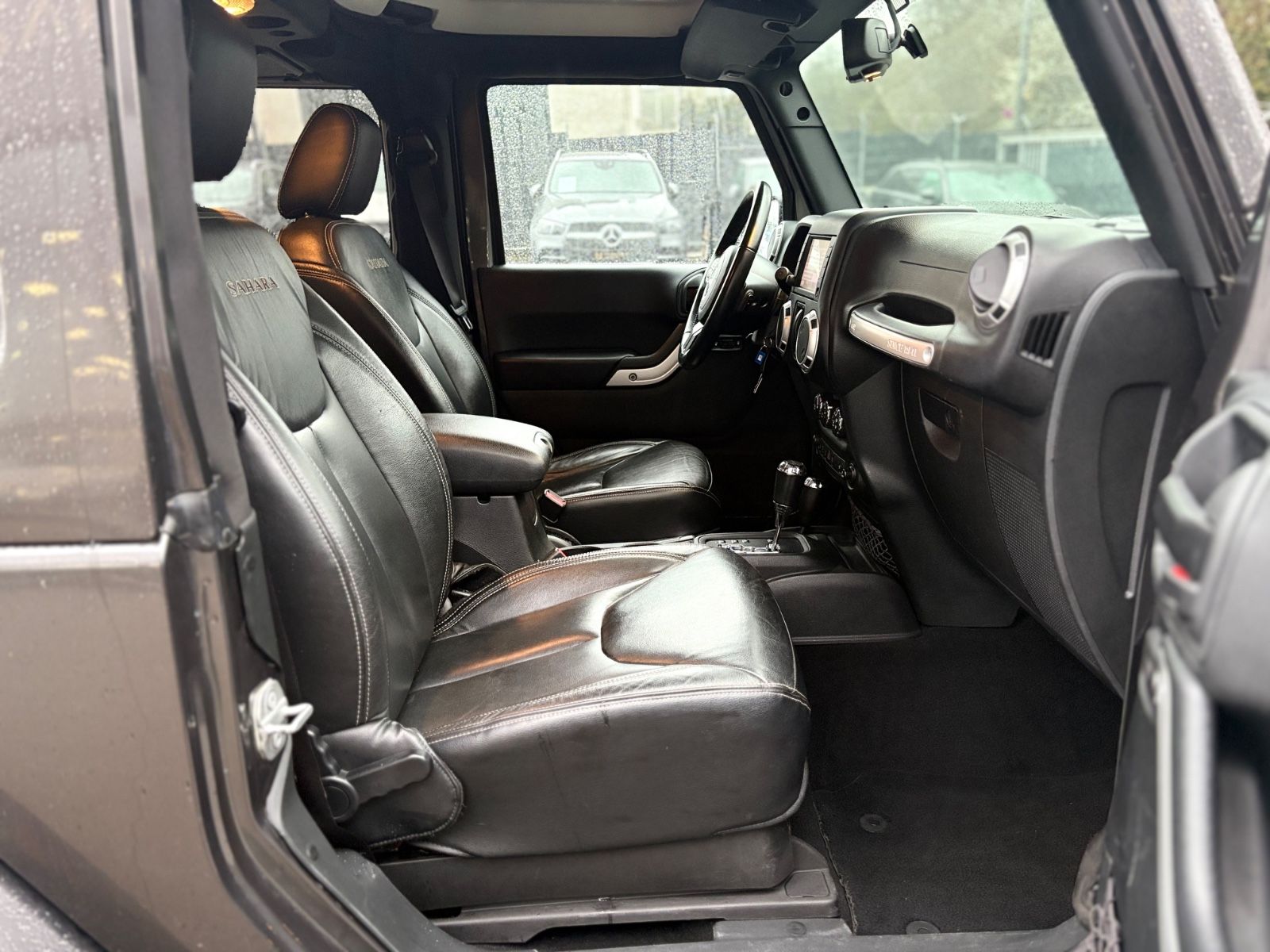 Fahrzeugabbildung Jeep WRANGLER UNLIMITED SAHARA *NAVI*LEDER*SITHEIZUNG