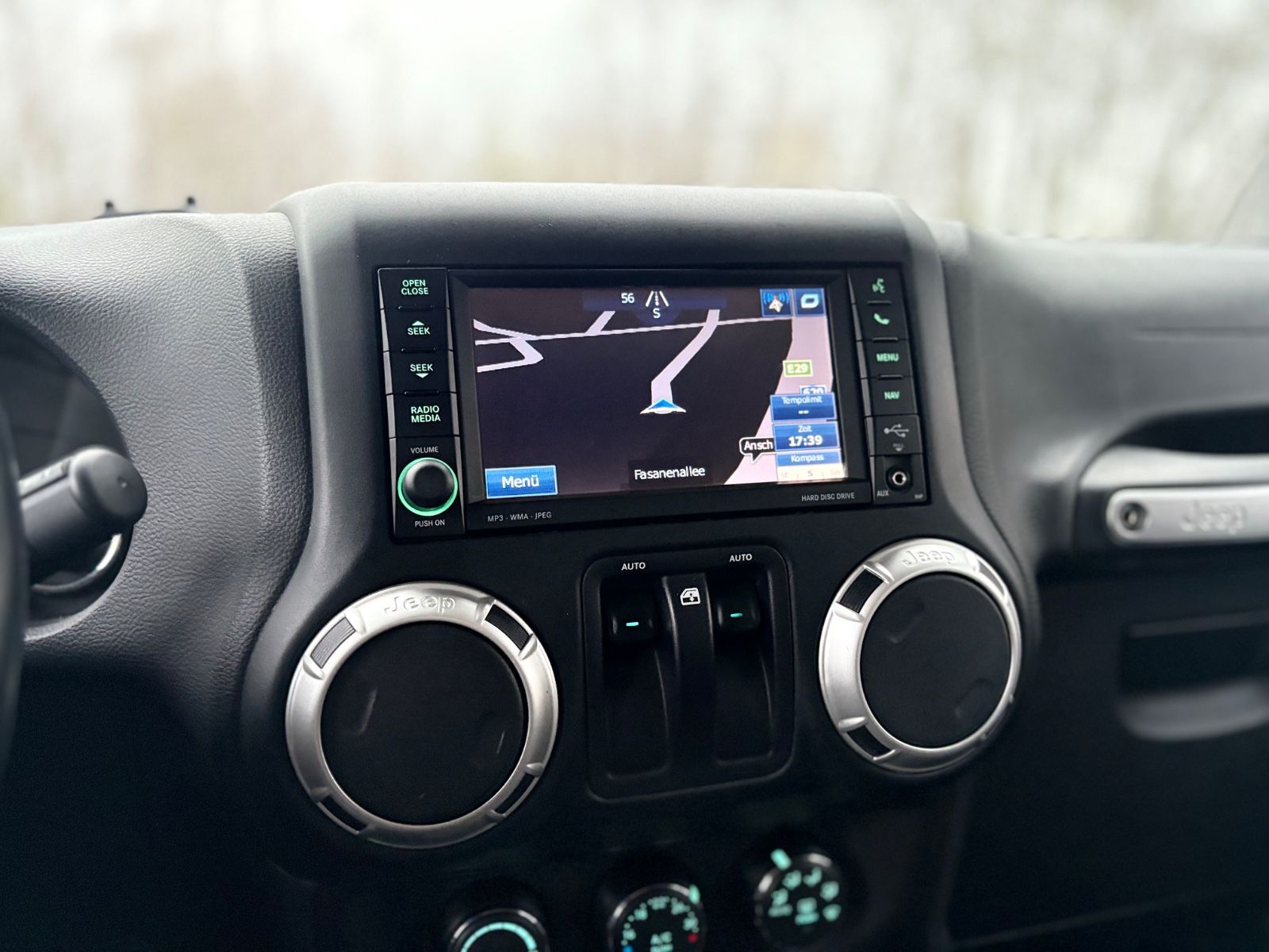 Fahrzeugabbildung Jeep WRANGLER UNLIMITED SAHARA *NAVI*LEDER*SITHEIZUNG