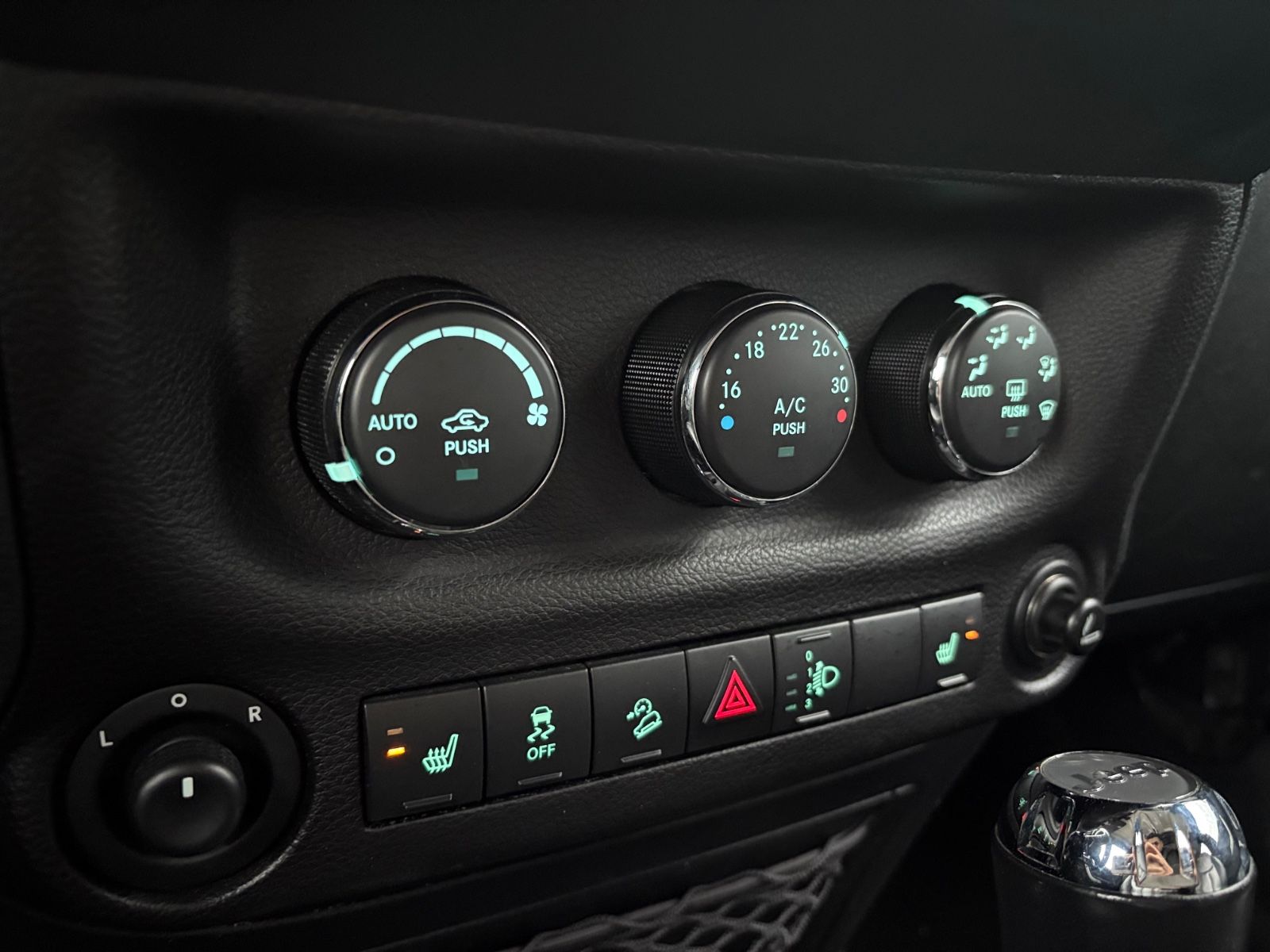 Fahrzeugabbildung Jeep WRANGLER UNLIMITED SAHARA *NAVI*LEDER*SITHEIZUNG