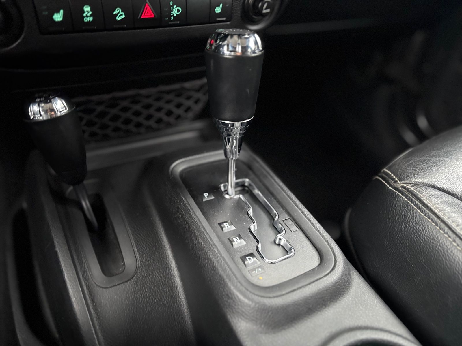 Fahrzeugabbildung Jeep WRANGLER UNLIMITED SAHARA *NAVI*LEDER*SITHEIZUNG