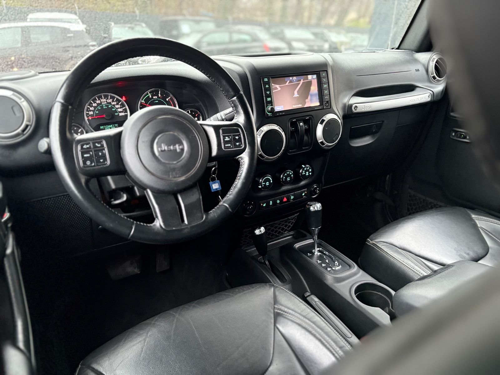 Fahrzeugabbildung Jeep WRANGLER UNLIMITED SAHARA *NAVI*LEDER*SITHEIZUNG