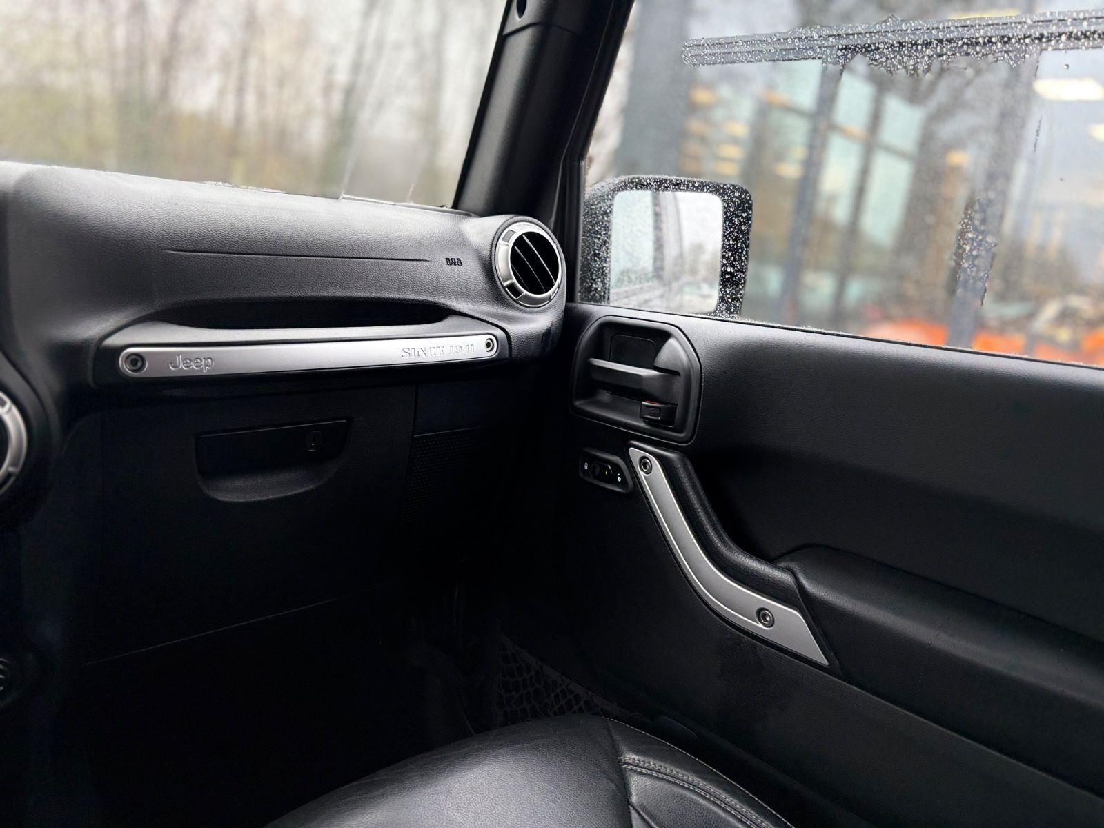 Fahrzeugabbildung Jeep WRANGLER UNLIMITED SAHARA *NAVI*LEDER*SITHEIZUNG