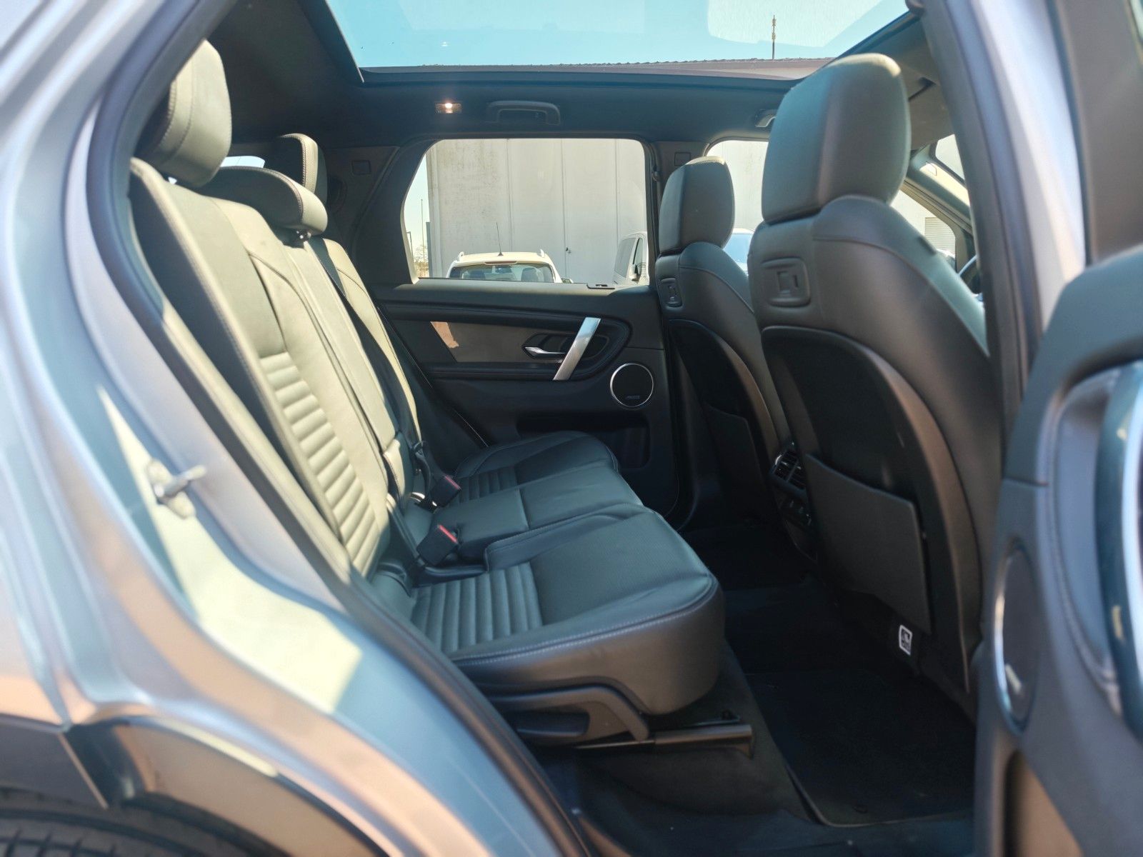 Fahrzeugabbildung Land Rover DISCOVERY SPORT HYBRID*R-DYNAMIC*HSE AWD *LED*