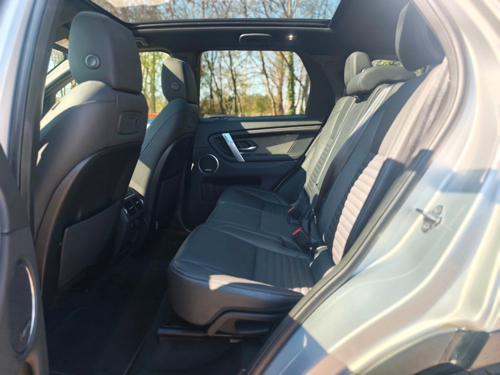 Fahrzeugabbildung Land Rover DISCOVERY SPORT HYBRID*R-DYNAMIC*HSE AWD *LED*