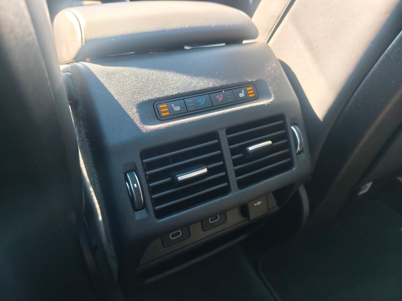 Fahrzeugabbildung Land Rover DISCOVERY SPORT HYBRID*R-DYNAMIC*HSE AWD *LED*