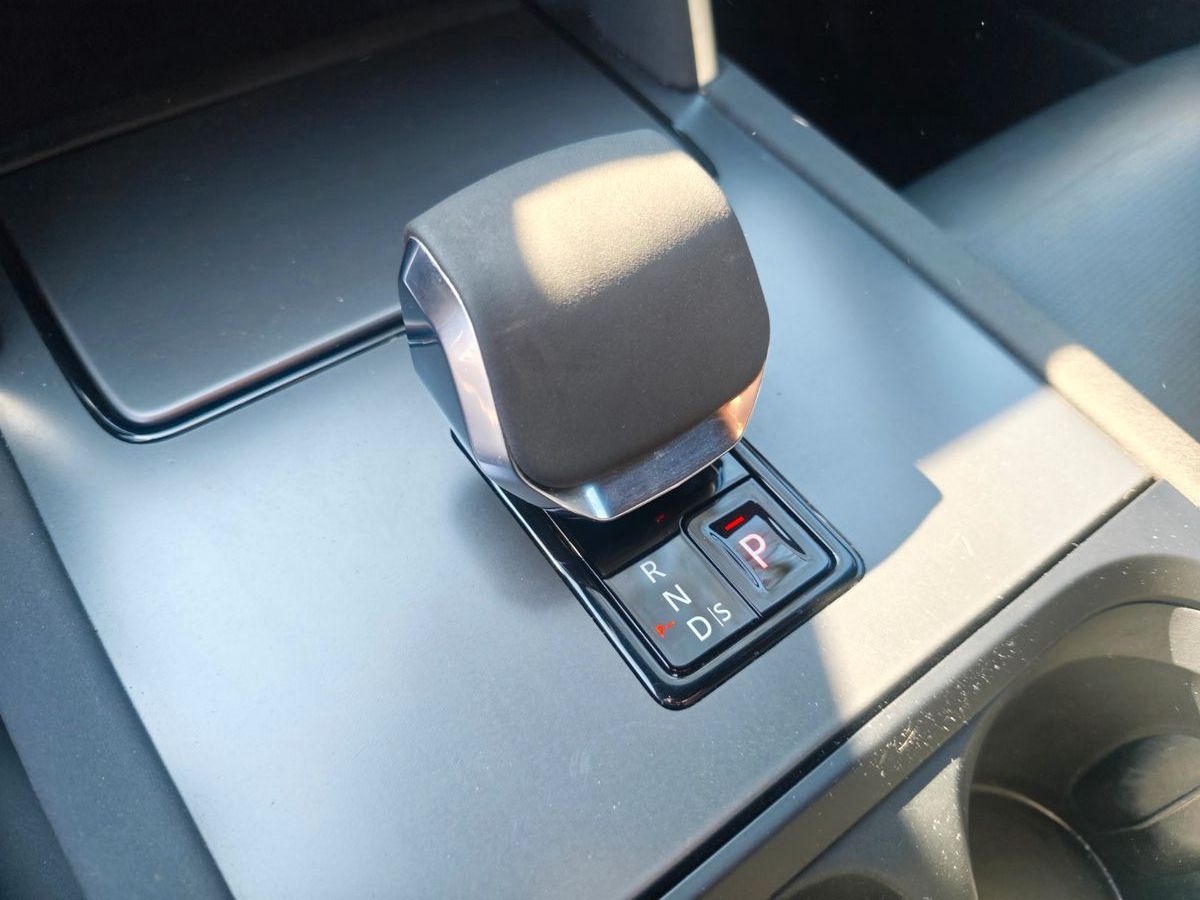 Fahrzeugabbildung Land Rover DISCOVERY SPORT HYBRID*R-DYNAMIC*HSE AWD *LED*