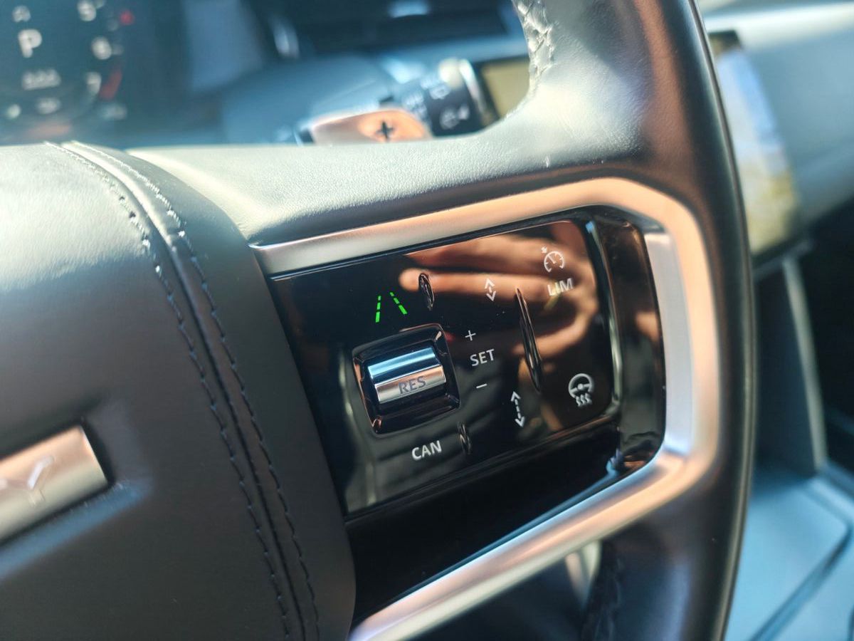 Fahrzeugabbildung Land Rover DISCOVERY SPORT HYBRID*R-DYNAMIC*HSE AWD *LED*