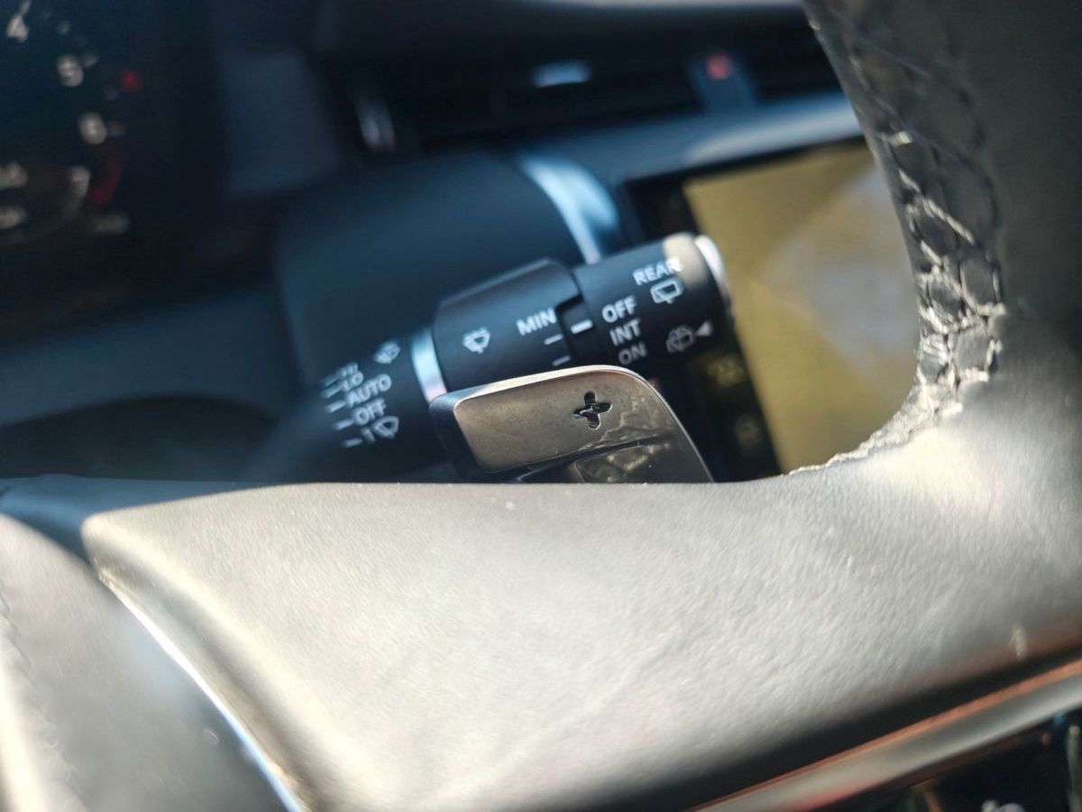 Fahrzeugabbildung Land Rover DISCOVERY SPORT HYBRID*R-DYNAMIC*HSE AWD *LED*