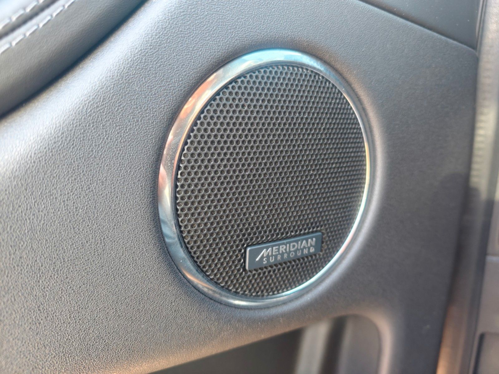 Fahrzeugabbildung Land Rover DISCOVERY SPORT HYBRID*R-DYNAMIC*HSE AWD *LED*