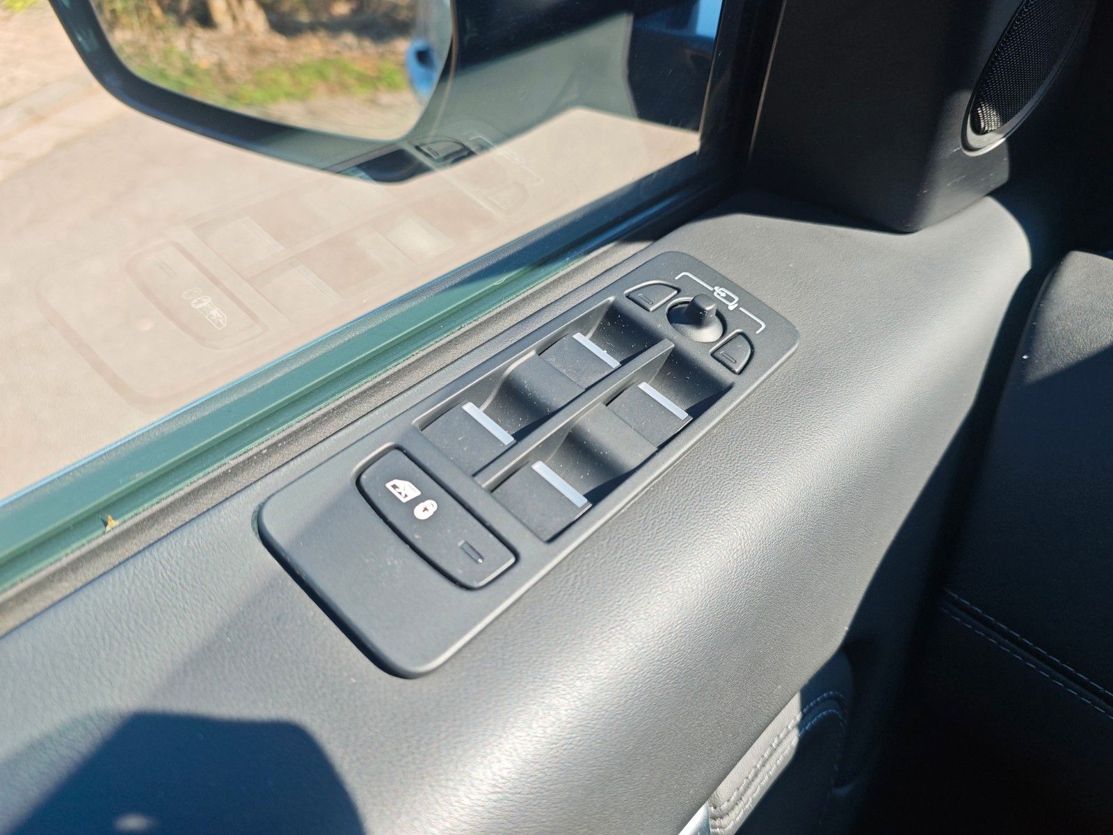 Fahrzeugabbildung Land Rover DISCOVERY SPORT HYBRID*R-DYNAMIC*HSE AWD *LED*