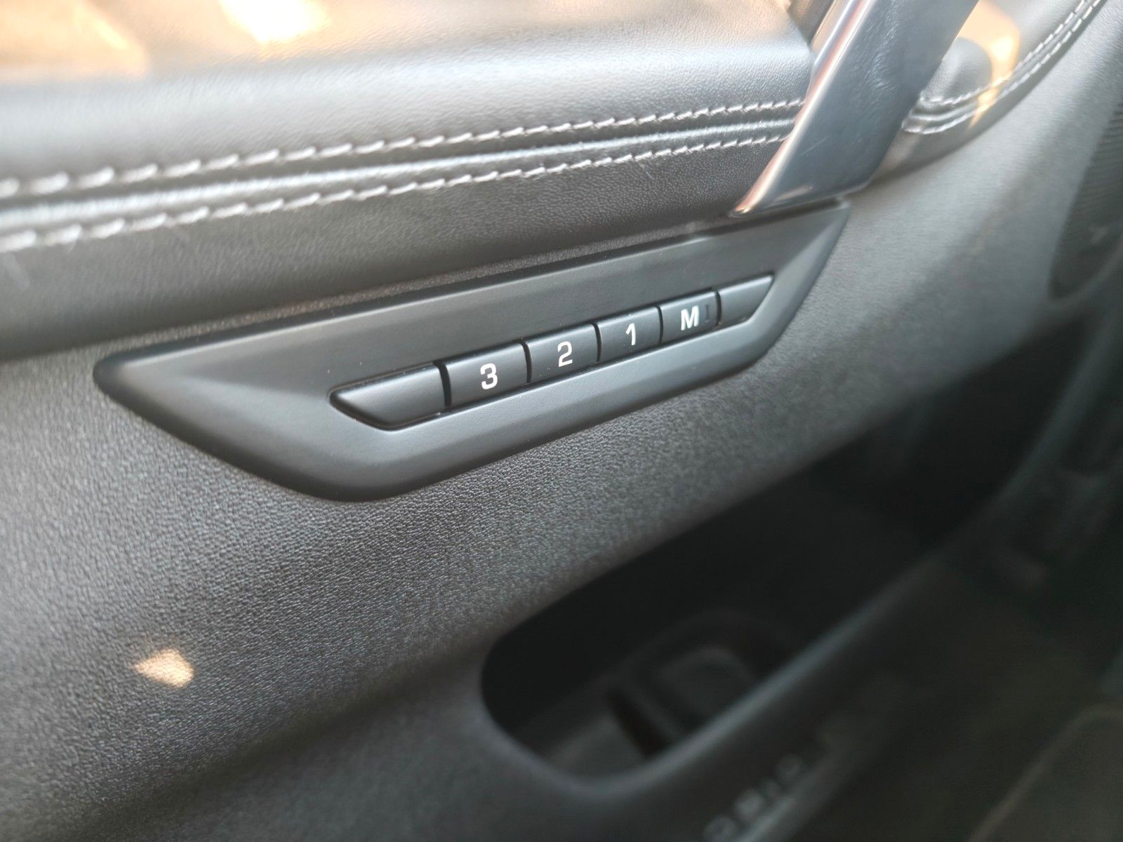 Fahrzeugabbildung Land Rover DISCOVERY SPORT HYBRID*R-DYNAMIC*HSE AWD *LED*