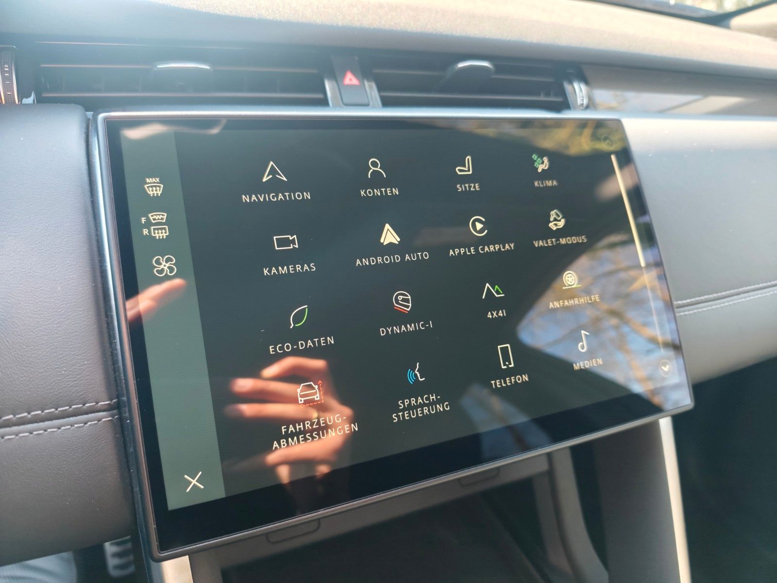 Fahrzeugabbildung Land Rover DISCOVERY SPORT HYBRID*R-DYNAMIC*HSE AWD *LED*