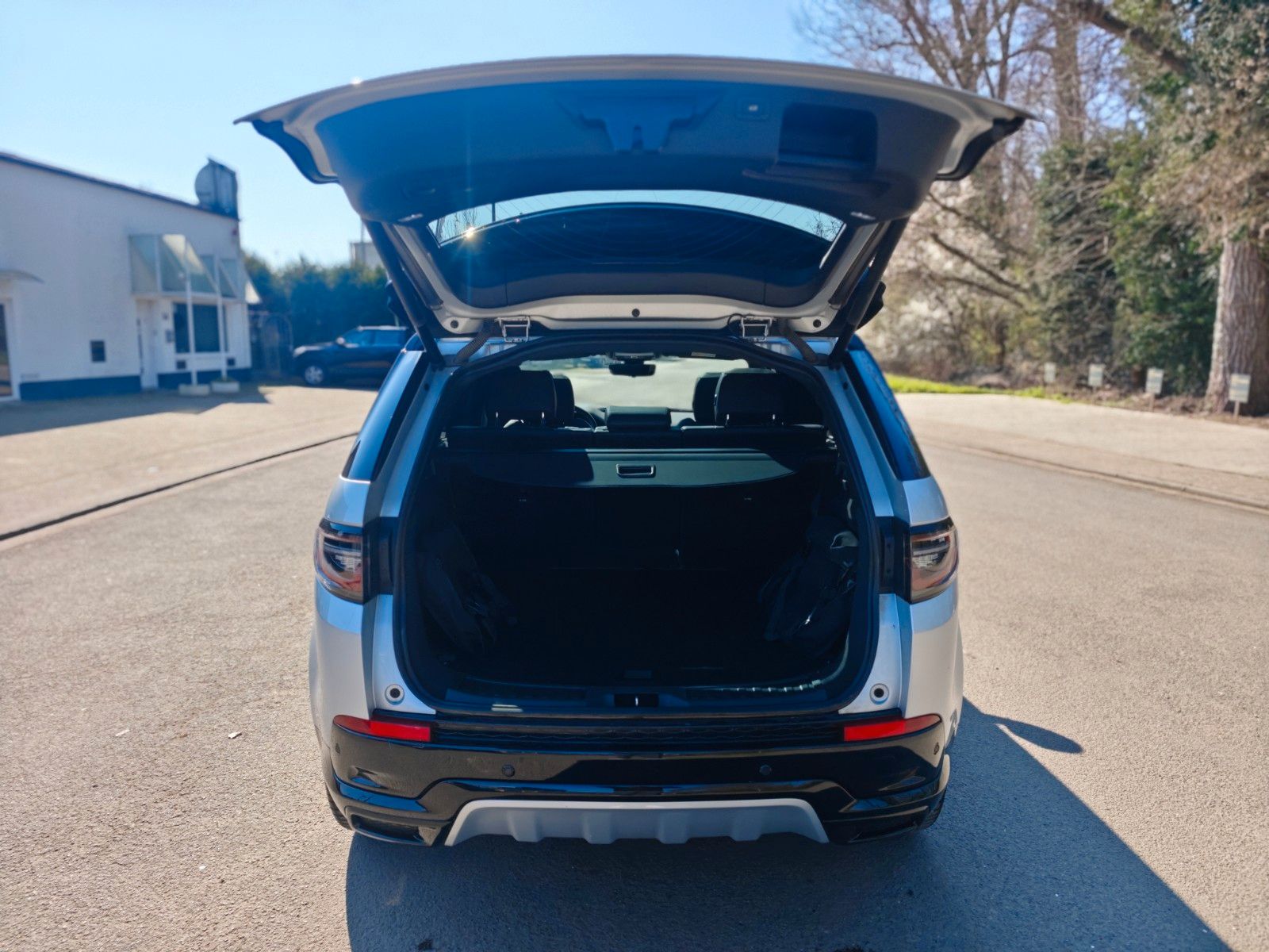 Fahrzeugabbildung Land Rover DISCOVERY SPORT HYBRID*R-DYNAMIC*HSE AWD *LED*