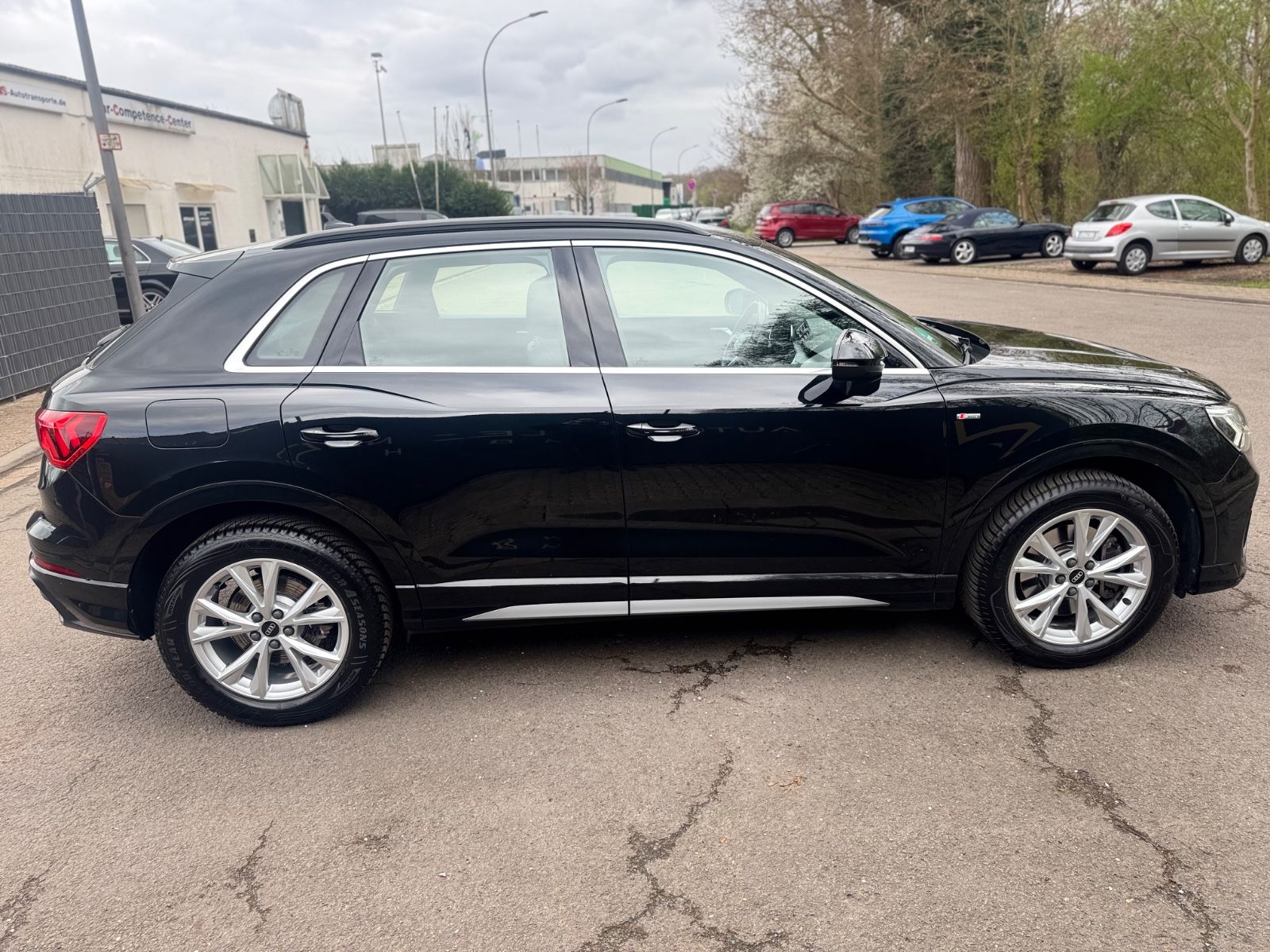 Fahrzeugabbildung Audi Q3 45 TFSI E 3x S-LINE *LED*VIRTUAL*NAVI*VOLL*