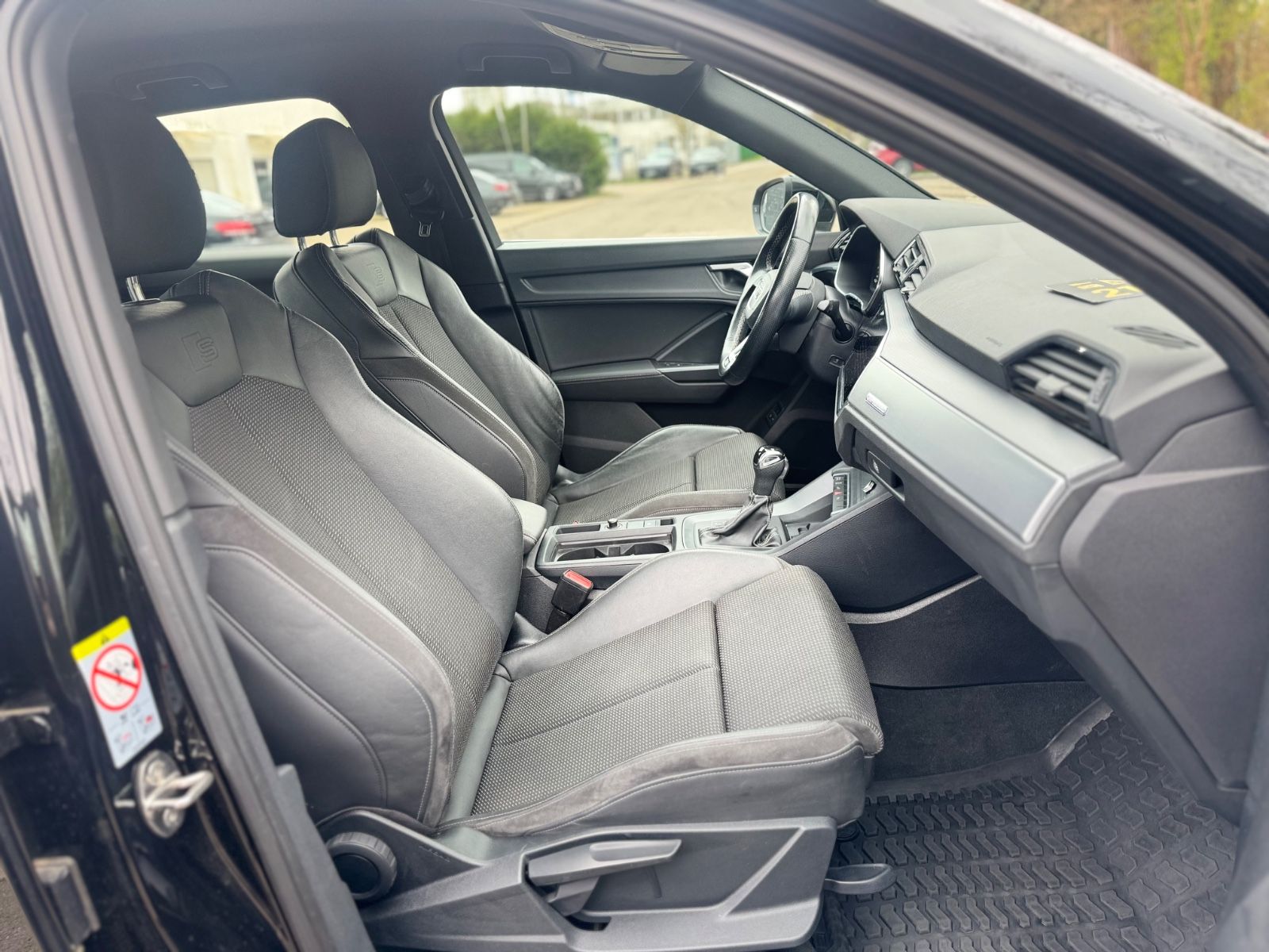 Fahrzeugabbildung Audi Q3 45 TFSI E 3x S-LINE *LED*VIRTUAL*NAVI*VOLL*