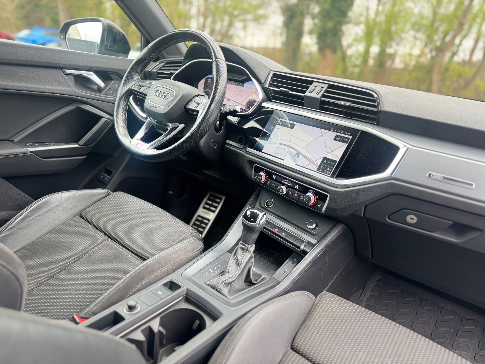 Fahrzeugabbildung Audi Q3 45 TFSI E 3x S-LINE *LED*VIRTUAL*NAVI*VOLL*