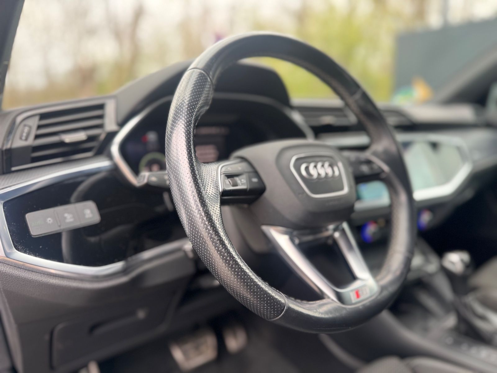 Fahrzeugabbildung Audi Q3 45 TFSI E 3x S-LINE *LED*VIRTUAL*NAVI*VOLL*