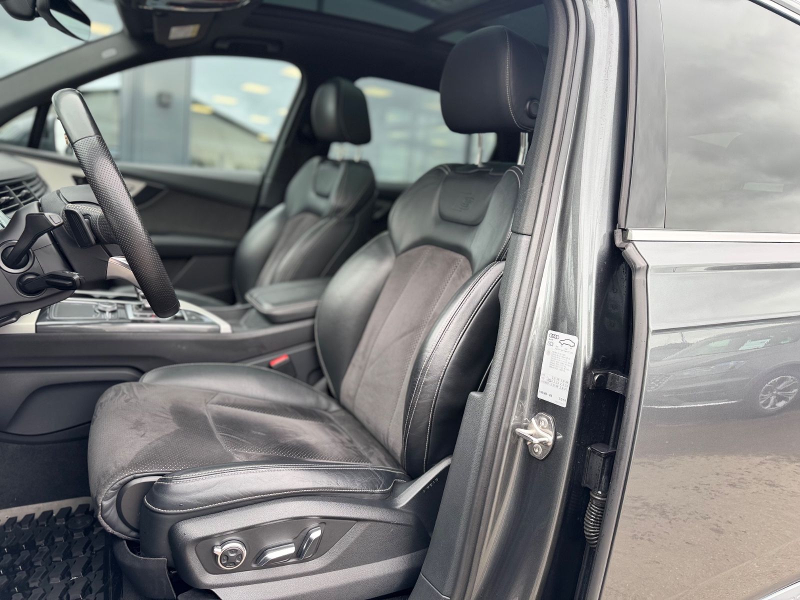 Fahrzeugabbildung Audi Q7 3.0 TDI QUATTRO*S-LINE SPORT+*7.SITZER*MATRIX